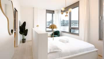 2 bedrooms, desk, iron/ironing board, WiFi