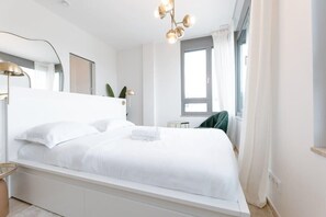2 bedrooms, desk, iron/ironing board, WiFi