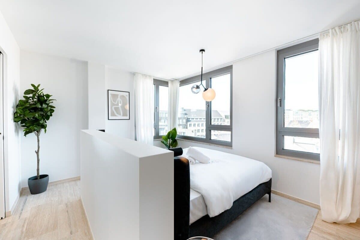 2 bedrooms, desk, iron/ironing board, WiFi