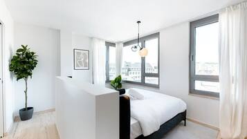 2 habitaciones, escritorio, tabla de planchar con plancha y wifi