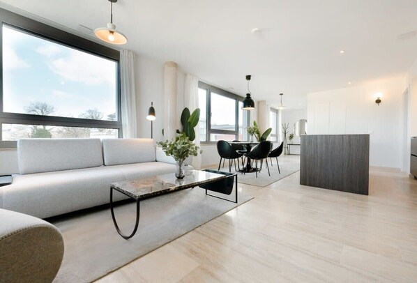 Televisión, oficina