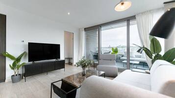 Televisión, oficina