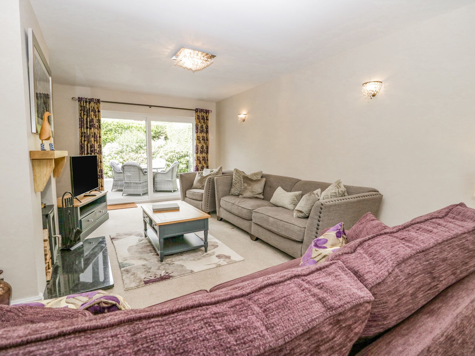 HOLME FELL, pet friendly, character holiday cottage in Coniston