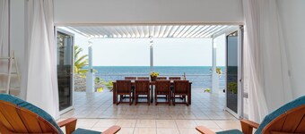 Spacious Oceanfront Villa with Barrier Reefs View & Private Pool