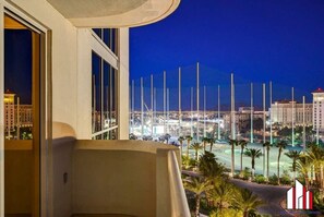 Property grounds - MGM Signature-07-620 1Br 2Ba Balcony Suite (Las Vegas)