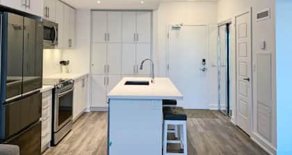 Friyay Harbour Retreat Condo (Outdoor Pool)