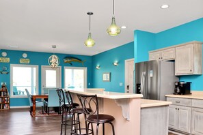Fridge, microwave, oven, stovetop - Secluded Pet Friendly Beach, Hot Tub, Fire Pit~ Dolphin Daze (St. Joe Beach)
