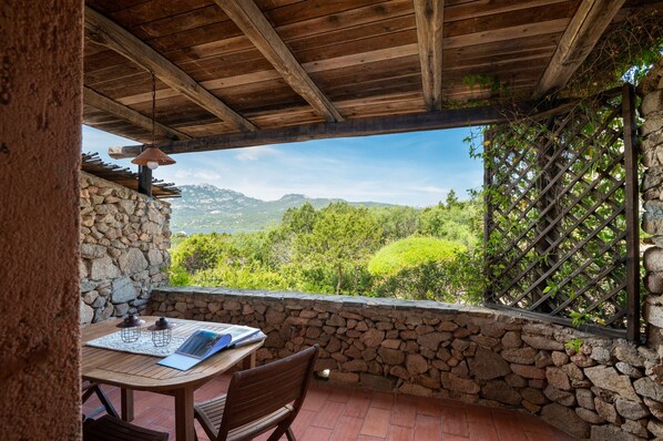 Outdoor dining - Caletta 53 - sea view flat with pool and tennis court (Porto Rotondo)