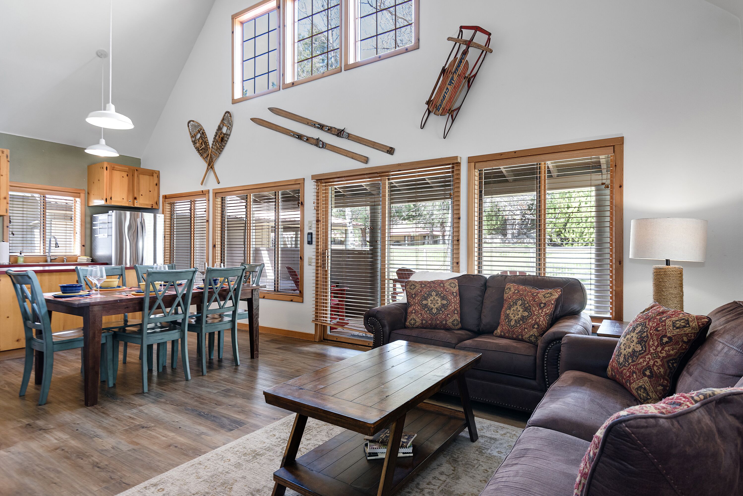 Enjoy a Sunriver getaway in this cozy, yet spacious 2 bedroom + loft - 2 bath ho