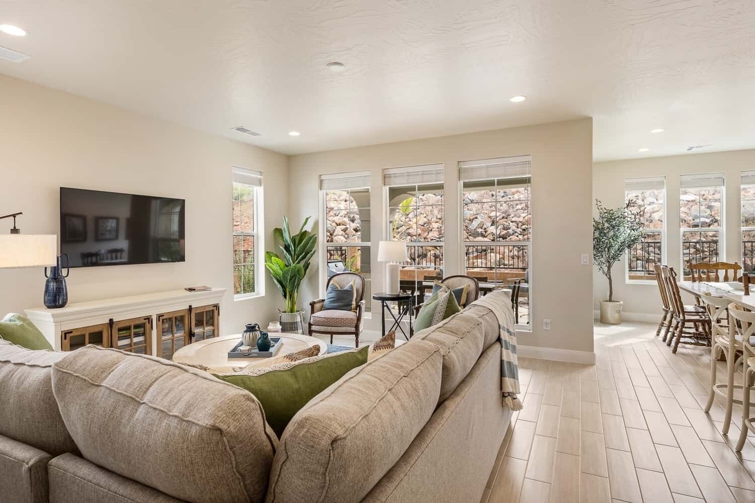 House, 5 Bedrooms | Living area | Smart TV