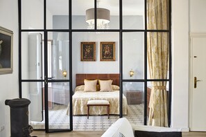 3 quartos, ferros/tábuas de passar roupa, berço de viagem