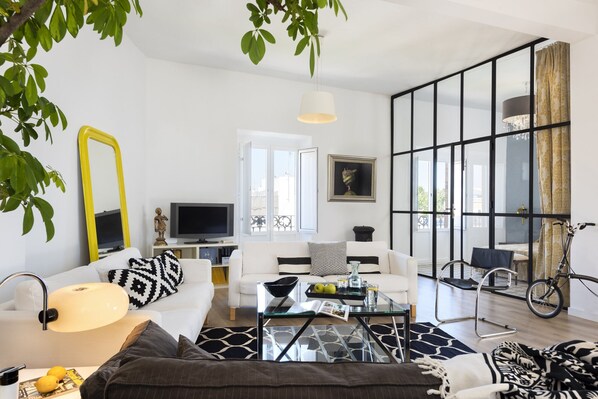 Smart TV - Fantástico Apartamento de Grandes Dimensiones (Sevilla)