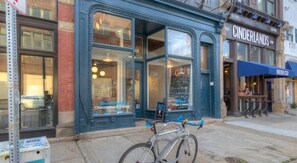 المنشأة من الخارج