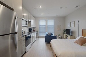 Tabla de planchar con plancha, wifi y ropa de cama 