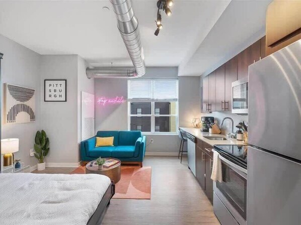 Iron/ironing board, WiFi, bed sheets