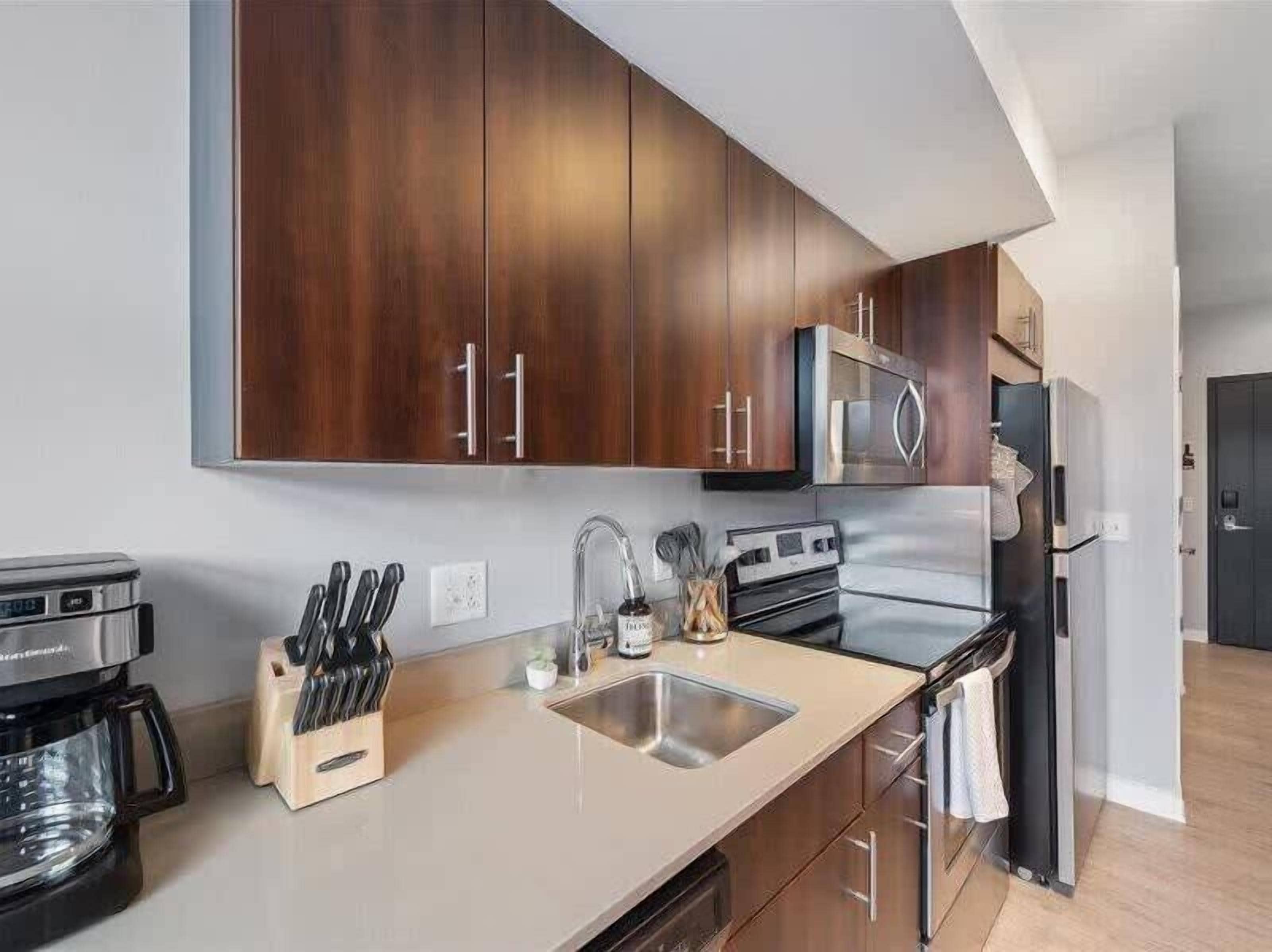 Refrigerador, microondas, horno, placa de cocina