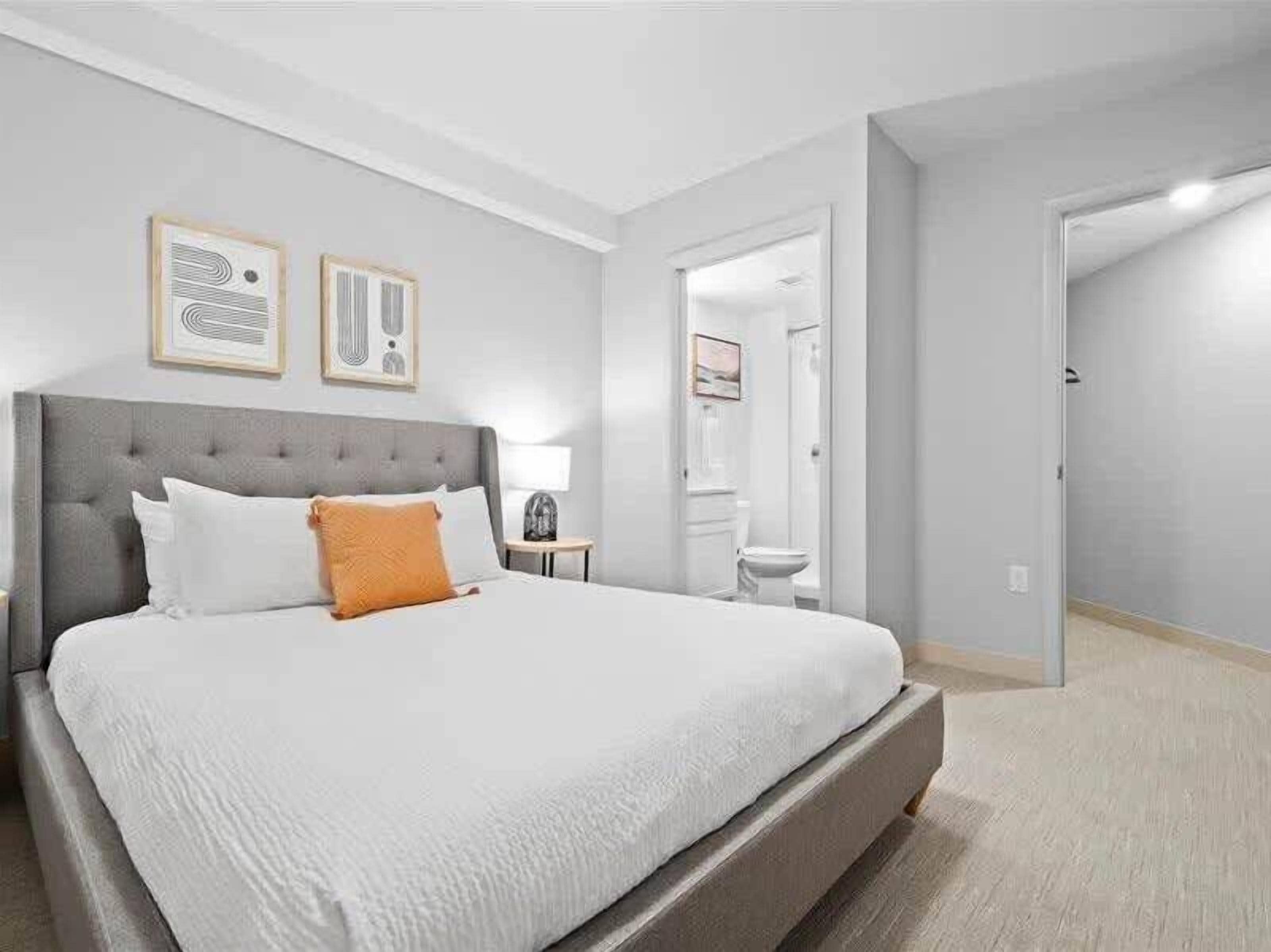 CozySuites | Trendy 2BR, Downtown Pittsburgh