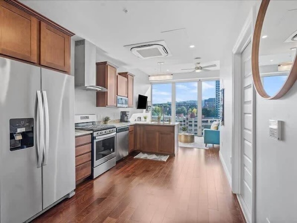 Fridge, microwave, oven, stovetop