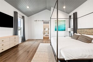 6 bedrooms, iron/ironing board, travel cot, Internet