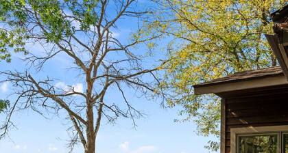 MINNeSTAY* Riverfront Inn | Hot Tub