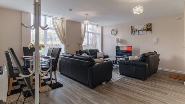 Unclassified image, 1 of 17, button - Cozy Manchester 1BR – Perfect for 3 (Salford)