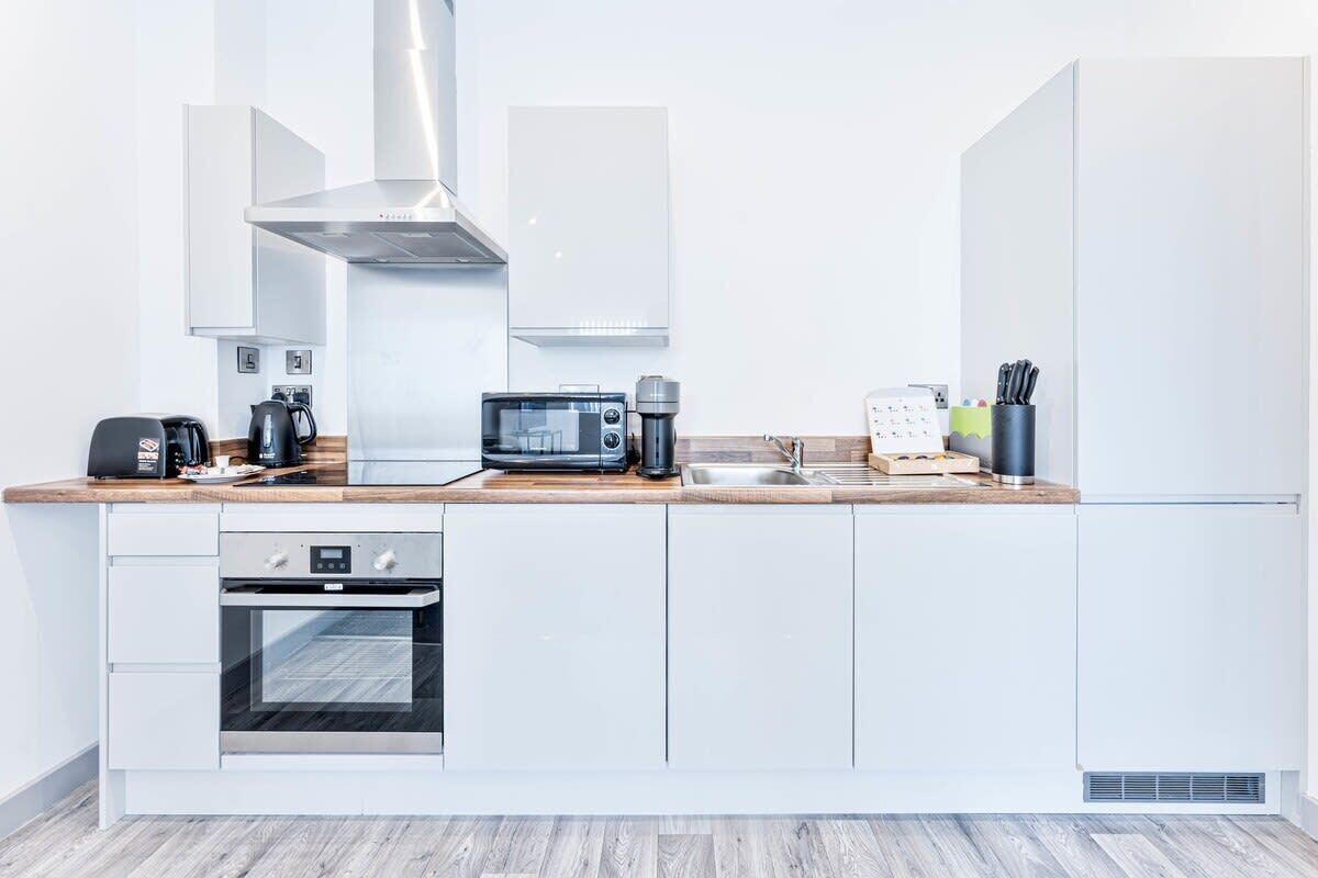 Kylskåp, mikrovågsugn, ugn och spishäll