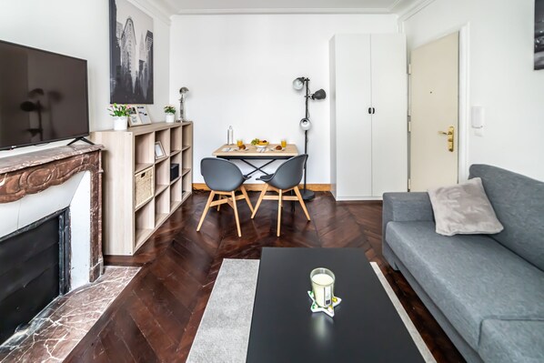 Living area - Charmant Studio Rénové à 2min du Métro Saint Mandé (Vincennes)