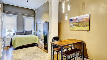 1 habitación, wifi y ropa de cama
