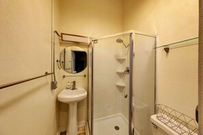 Bruser, hårtørrer, håndklæder