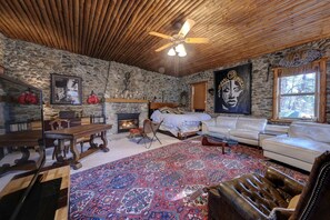 4 bedrooms, desk, iron/ironing board, WiFi