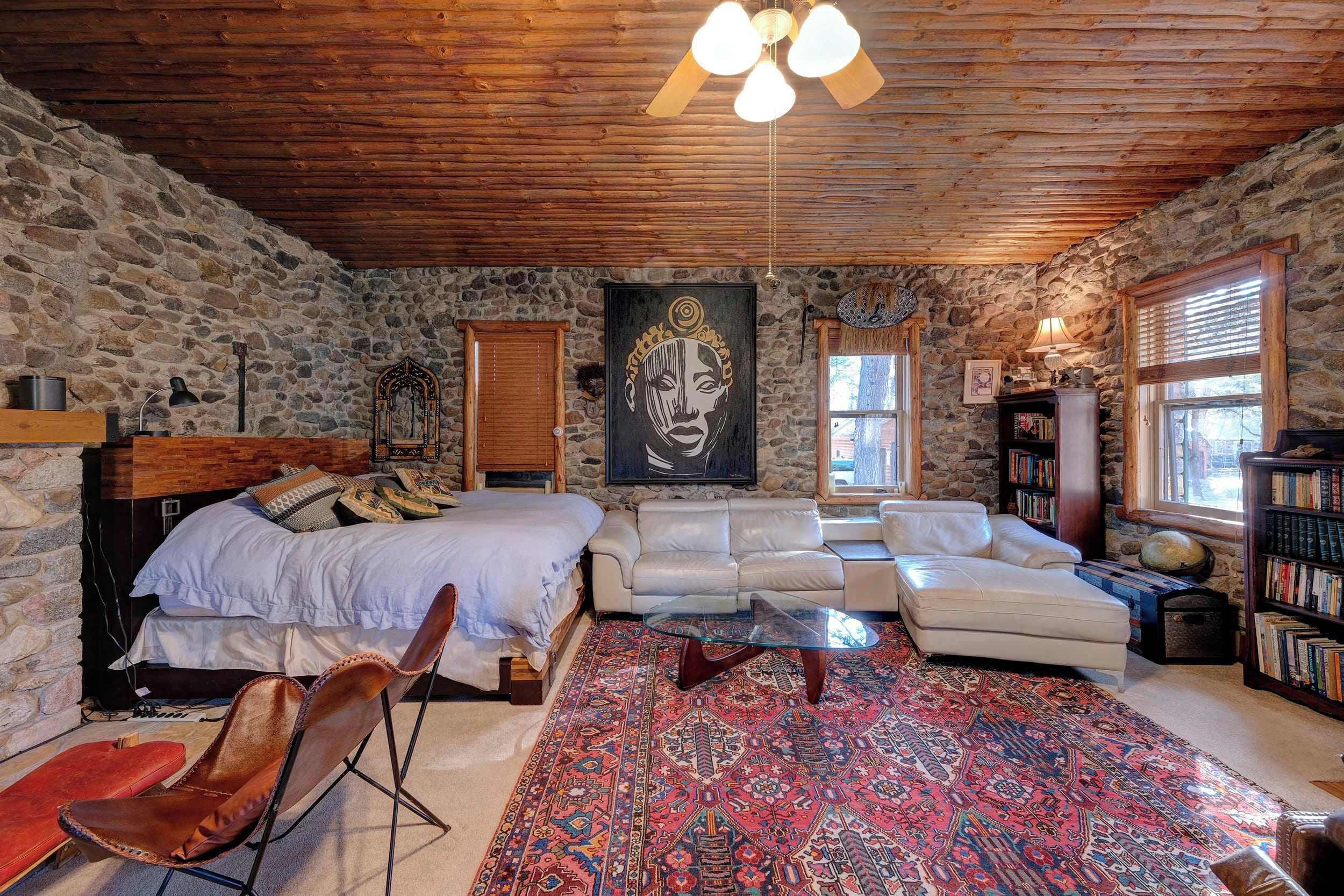 4 bedrooms, desk, iron/ironing board, WiFi