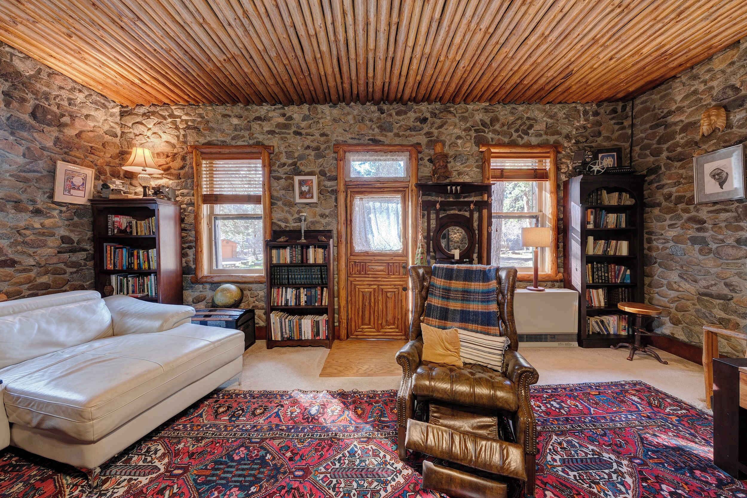 Televisión y oficina 