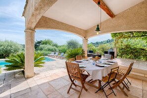 Outdoor dining - HappyFew: Villa Tourrettes (Tourretes sur Loup)