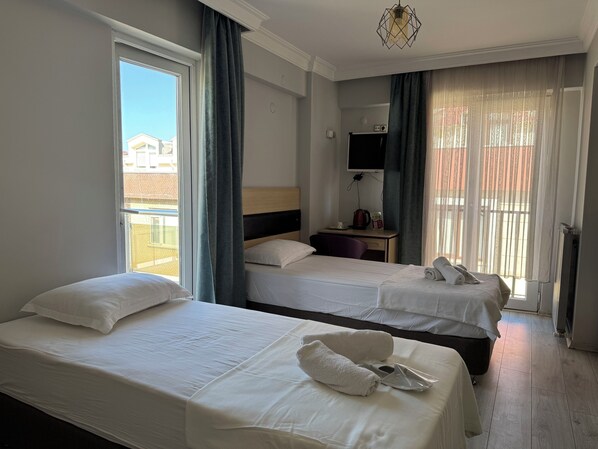 Select Comfort beds, desk, free WiFi, bed sheets