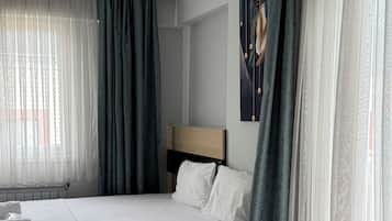 Camas Select Comfort, escritorio, wifi gratis y ropa de cama