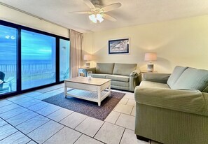 スマートテレビ、DVD プレーヤー、書庫