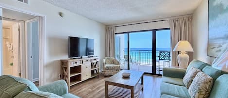 Fernseher, DVD-Player, BĂŒcher