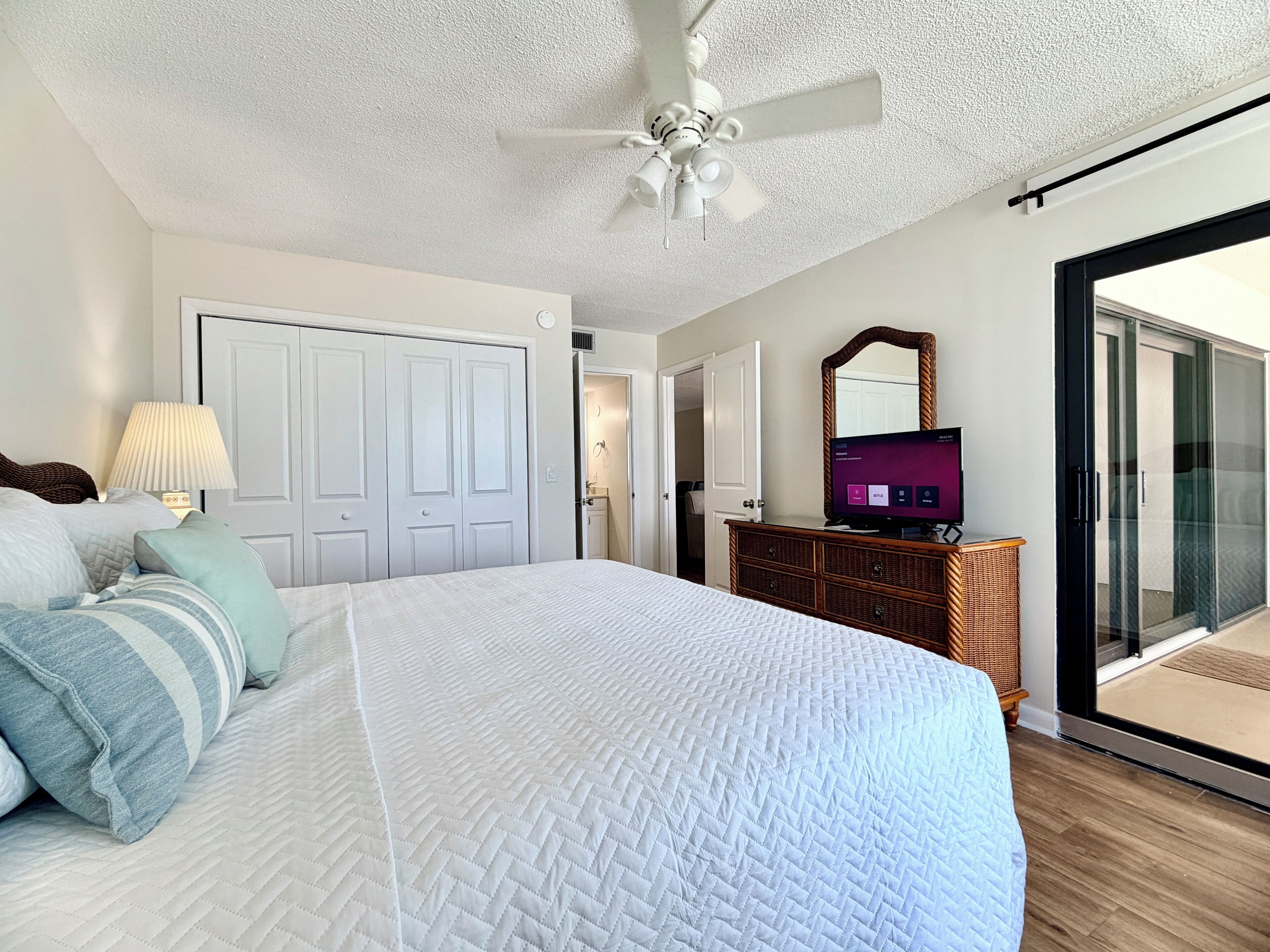 3 bedrooms, iron/ironing board, WiFi (free), bed sheets