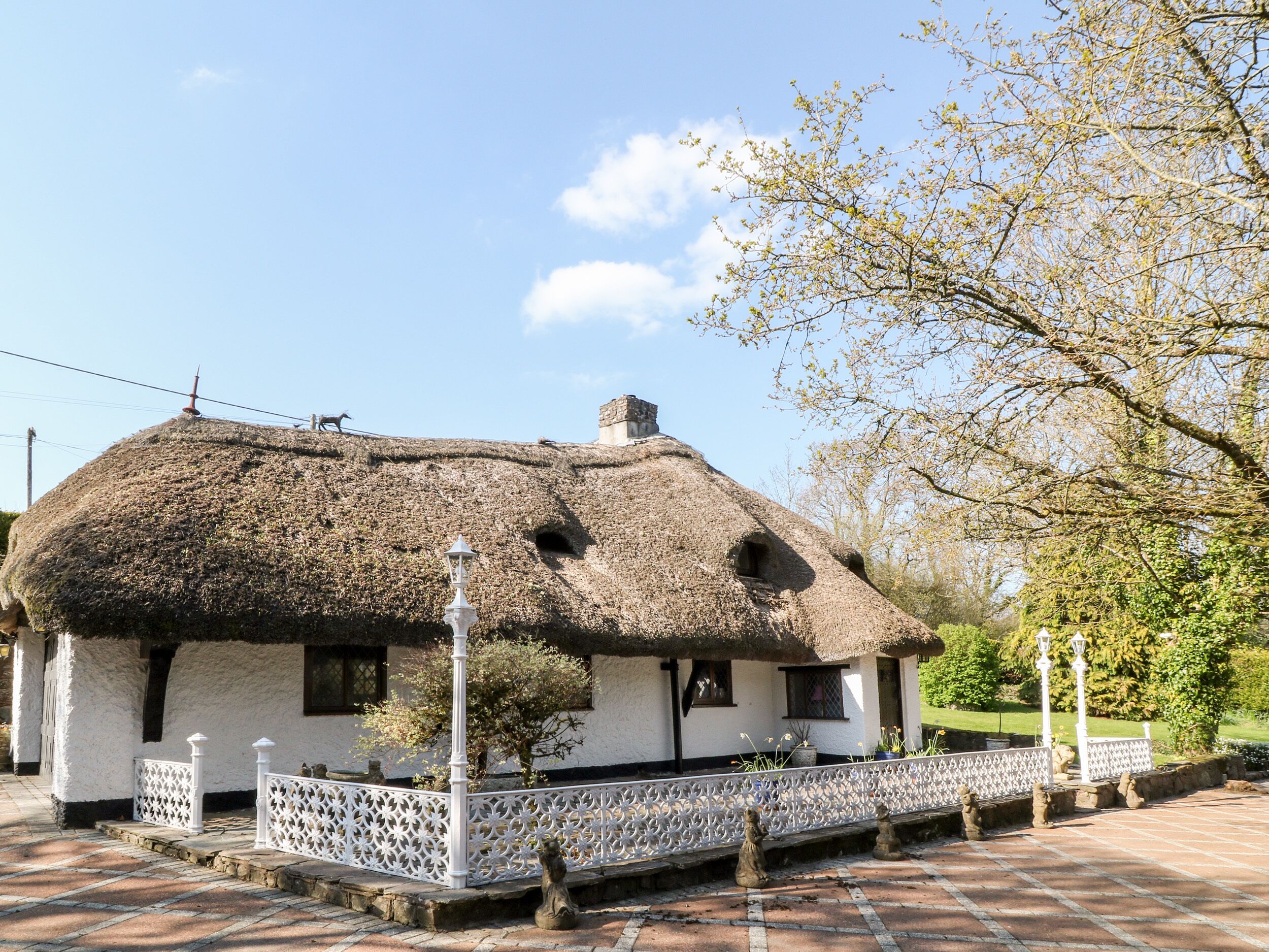 KELLACOTT COTTAGE, character holiday cottage, with a garden in Lifton
