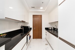 Design Apartment | Private kitchen - SuperHost - Luxury Apt with Panoramic Burj and Canal Views (Dubai)