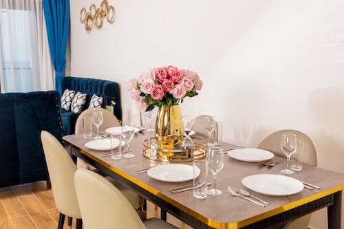 Executive-Suite | Essbereich im Zimmer