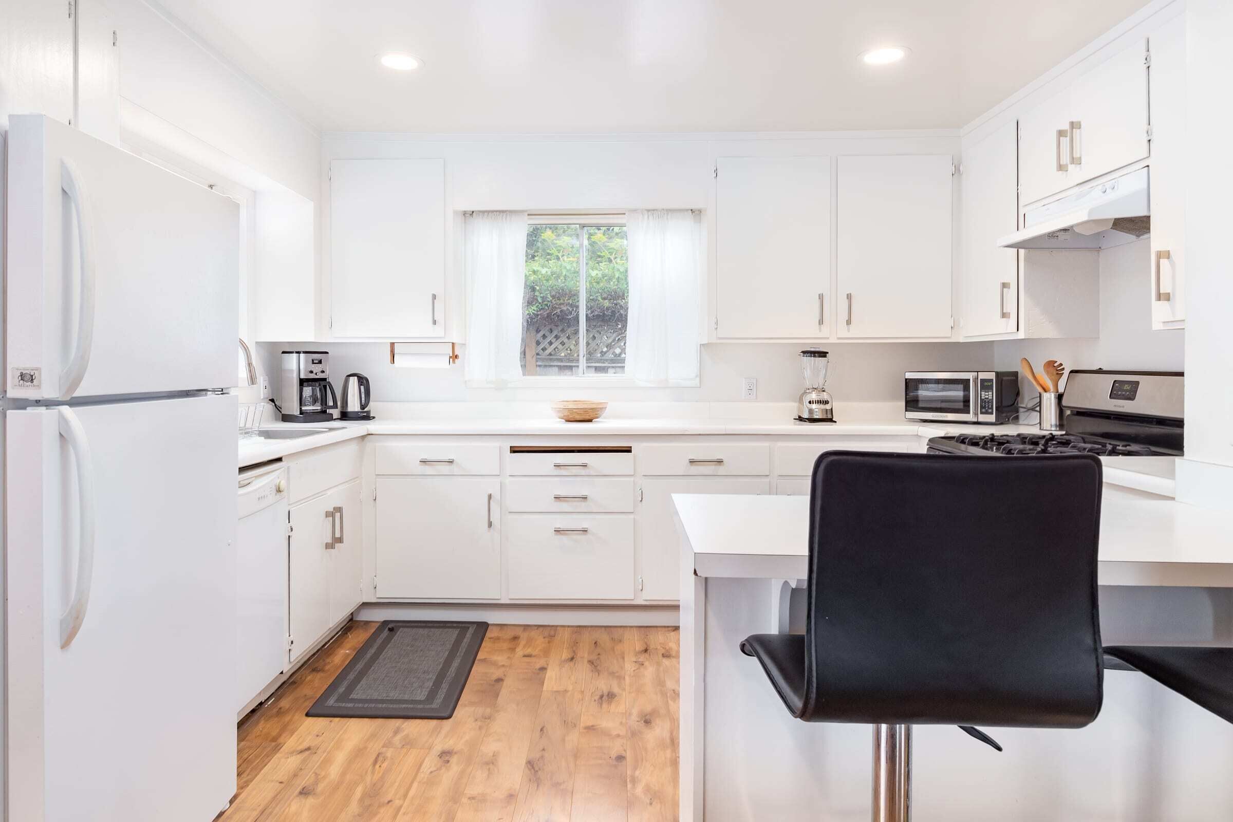 Palisades Bungalow: Walk to Pleasure Point