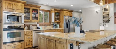 Refrigerador, microondas, horno, placa de cocina