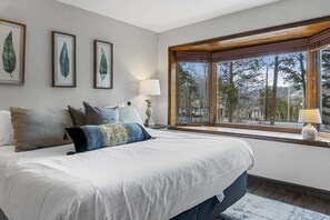 5 habitaciones, tabla de planchar con plancha, wifi y ropa de cama