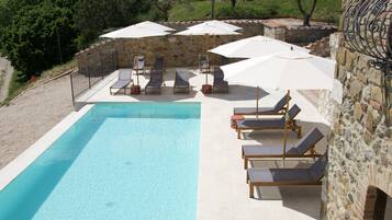 Una piscina a sfioro