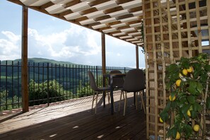Outdoor dining - Casa M Honeymoon Suite (Chianciano Terme)