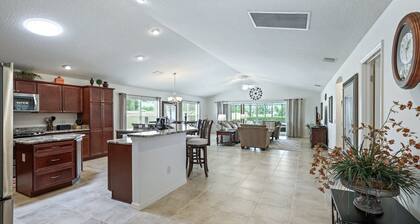 WONDERFUL 3/2 POOL HOME LESS THAN 5 MINUTES FROM BROWNWOOD TOWN SQUARE