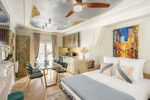 3 Schlafzimmer, Schreibtisch, Bügeleisen/Bügelbrett, Reisekinderbett