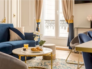 Living area - Merveil - Luxury Suite - Opera - Rougemont I (Paris)