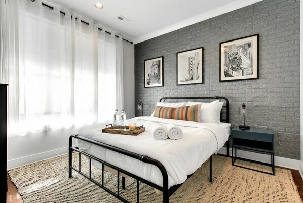 4 bedrooms, desk, iron/ironing board, WiFi